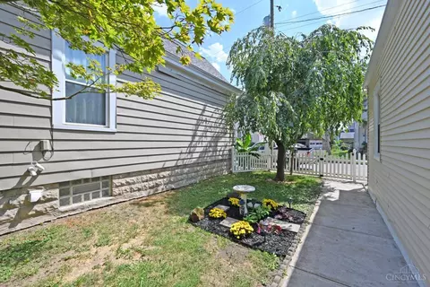 Exterior - 208 Pearl St, Reading, OH 45215 photo 6 of 12