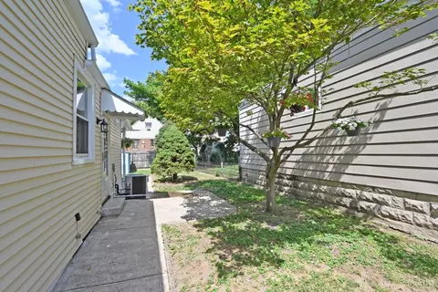 Exterior - 208 Pearl St, Reading, OH 45215 photo 5 of 12