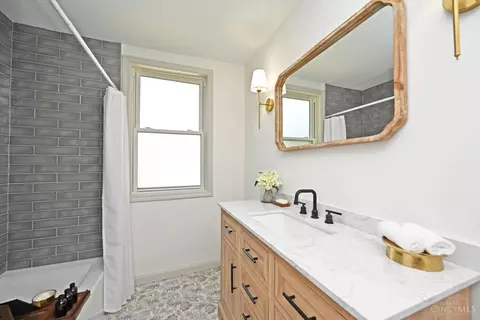 Bath - 208 Pearl St, Reading, OH 45215 photo 1 of 3