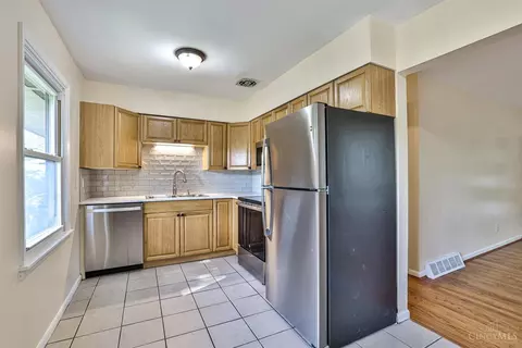 233 Beechridge Dr, Cincinnati, OH 45216 photo 7