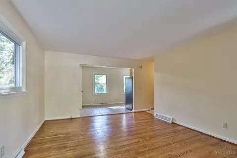 233 Beechridge Dr, Cincinnati, OH 45216 photo 4