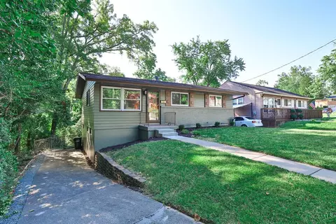233 Beechridge Dr, Cincinnati, OH 45216 photo 2