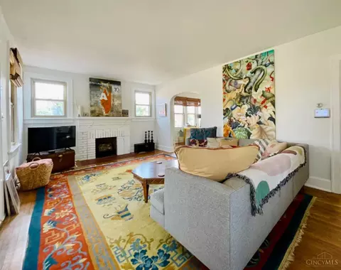 Living - 1621 Marlowe Ave, Cincinnati, OH 45224 photo 1 of 2