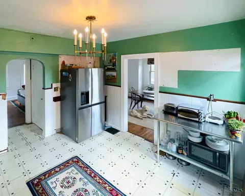Kitchen - 1621 Marlowe Ave, Cincinnati, OH 45224 photo 2 of 3