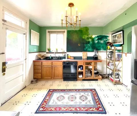 Kitchen - 1621 Marlowe Ave, Cincinnati, OH 45224 photo 3 of 3