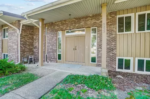 5332 Chatelaine Ct, Cincinnati, OH 45247 photo 3