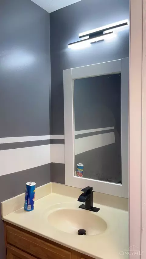 Bath - 2126 Trapp Ct, Cincinnati, OH 45231 photo 1 of 3