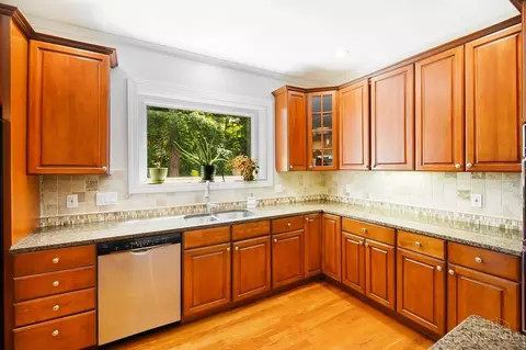 Kitchen - 11320 Snider Rd, Cincinnati, OH 45249 photo 5 of 6