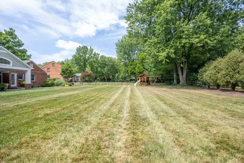 Exterior - 10042 Wimbledon Ct, Montgomery, OH 45242 photo 9 of 12