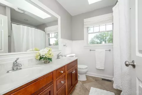 Bath - 10042 Wimbledon Ct, Montgomery, OH 45242 photo 1 of 6