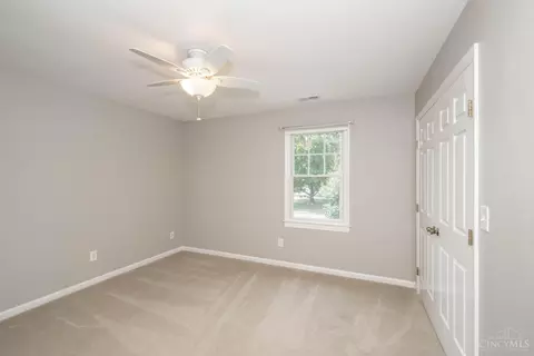 Bedroom - 10042 Wimbledon Ct, Montgomery, OH 45242 photo 4 of 15