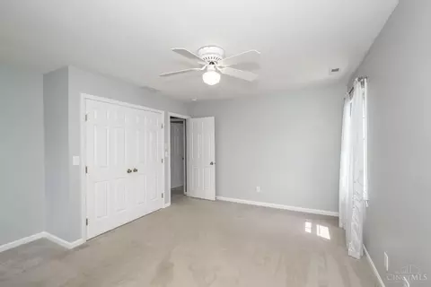 Bedroom - 10042 Wimbledon Ct, Montgomery, OH 45242 photo 9 of 15