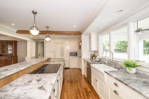 Kitchen - 10042 Wimbledon Ct, Montgomery, OH 45242 photo 3 of 8