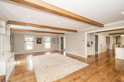 Living - 10042 Wimbledon Ct, Montgomery, OH 45242 photo 6 of 7
