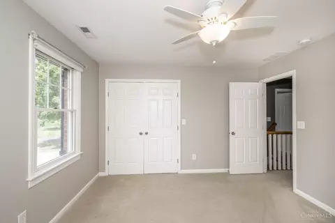 Bedroom - 10042 Wimbledon Ct, Montgomery, OH 45242 photo 6 of 15