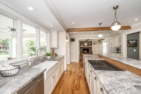 Kitchen - 10042 Wimbledon Ct, Montgomery, OH 45242 photo 7 of 8