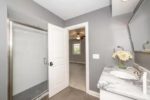 Bath - 10042 Wimbledon Ct, Montgomery, OH 45242 photo 6 of 6