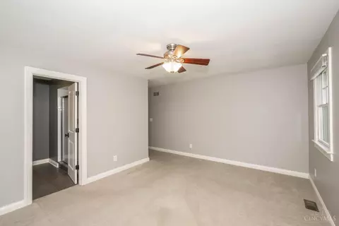 Bedroom - 10042 Wimbledon Ct, Montgomery, OH 45242 photo 3 of 15