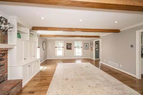 Living - 10042 Wimbledon Ct, Montgomery, OH 45242 photo 5 of 7