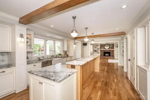 Kitchen - 10042 Wimbledon Ct, Montgomery, OH 45242 photo 6 of 8