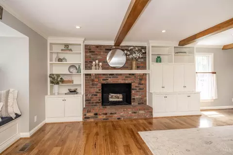 Living - 10042 Wimbledon Ct, Montgomery, OH 45242 photo 7 of 7