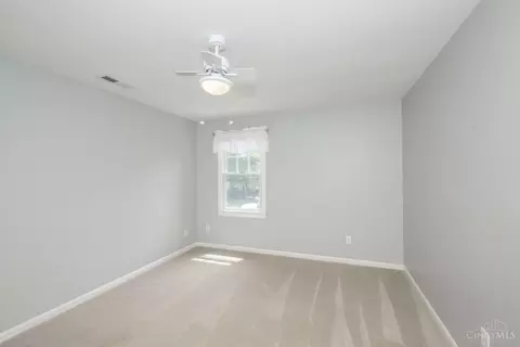 Bedroom - 10042 Wimbledon Ct, Montgomery, OH 45242 photo 10 of 15