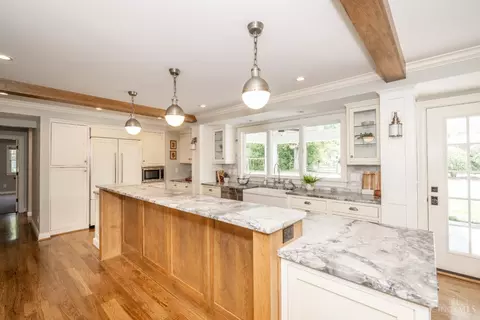 Kitchen - 10042 Wimbledon Ct, Montgomery, OH 45242 photo 2 of 8