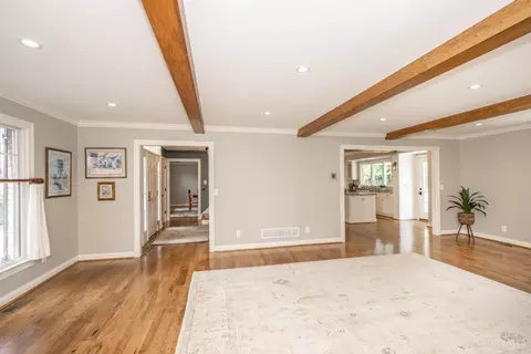 Living - 10042 Wimbledon Ct, Montgomery, OH 45242 photo 3 of 7