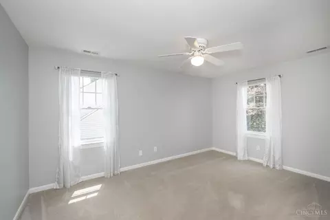 Bedroom - 10042 Wimbledon Ct, Montgomery, OH 45242 photo 7 of 15