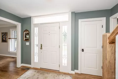 Entry Way - 10042 Wimbledon Ct, Montgomery, OH 45242 photo 2 of 4