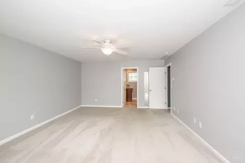 Bedroom - 10042 Wimbledon Ct, Montgomery, OH 45242 photo 14 of 15
