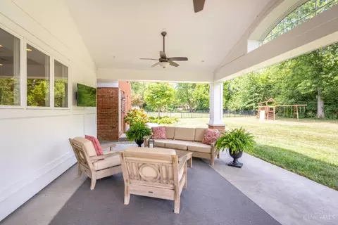 Exterior - 10042 Wimbledon Ct, Montgomery, OH 45242 photo 3 of 12