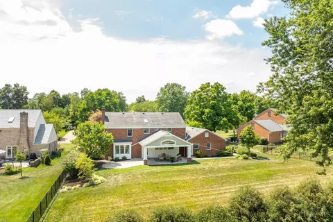 View/Area - 10042 Wimbledon Ct, Montgomery, OH 45242 photo 2 of 5