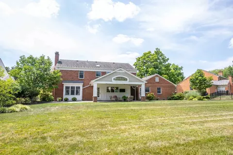 Exterior - 10042 Wimbledon Ct, Montgomery, OH 45242 photo 10 of 12