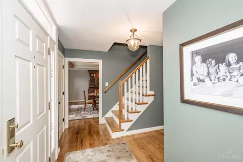 Entry Way - 10042 Wimbledon Ct, Montgomery, OH 45242 photo 3 of 4