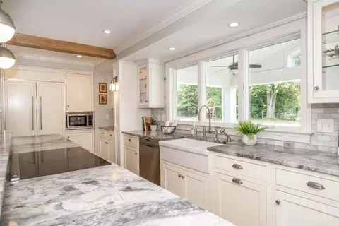 Kitchen - 10042 Wimbledon Ct, Montgomery, OH 45242 photo 8 of 8