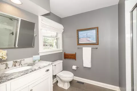 Bath - 10042 Wimbledon Ct, Montgomery, OH 45242 photo 5 of 6
