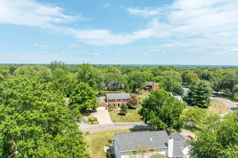 View/Area - 10042 Wimbledon Ct, Montgomery, OH 45242 photo 3 of 5