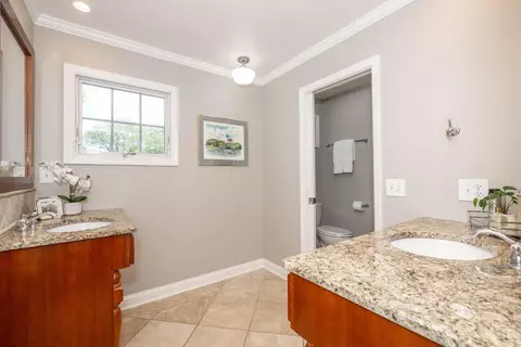 Bath - 10042 Wimbledon Ct, Montgomery, OH 45242 photo 3 of 6