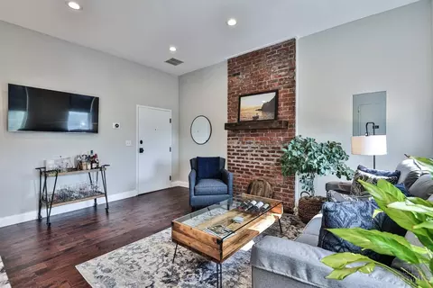 Living - 2600 Hackberry St #E, Cincinnati, OH 45206 photo 3 of 4
