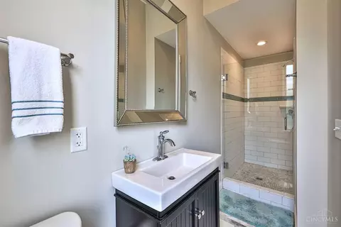 Bath - 2600 Hackberry St #E, Cincinnati, OH 45206 photo 1 of 2
