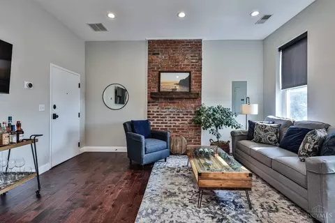 Living - 2600 Hackberry St #E, Cincinnati, OH 45206 photo 2 of 4