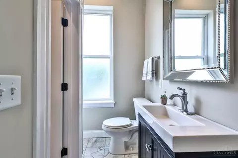 Bath - 2600 Hackberry St #E, Cincinnati, OH 45206 photo 2 of 2