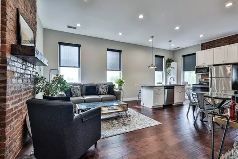 Living - 2600 Hackberry St #E, Cincinnati, OH 45206 photo 4 of 4