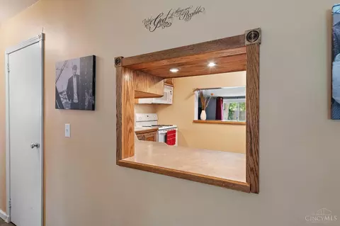 Entry Way - 4287 Williams Ave, Cincinnati, OH 45236 photo 1 of 3