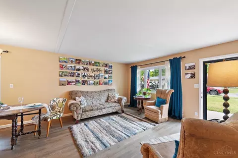 Living - 4287 Williams Ave, Cincinnati, OH 45236 photo 4 of 8