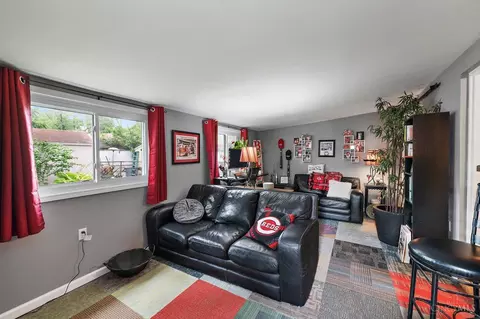 Living - 4287 Williams Ave, Cincinnati, OH 45236 photo 5 of 8