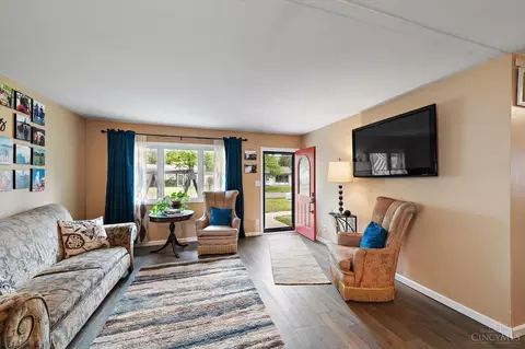 Living - 4287 Williams Ave, Cincinnati, OH 45236 photo 1 of 8