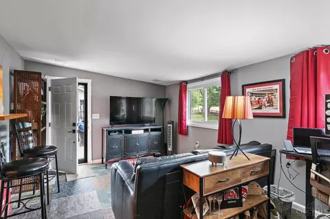 Living - 4287 Williams Ave, Cincinnati, OH 45236 photo 7 of 8