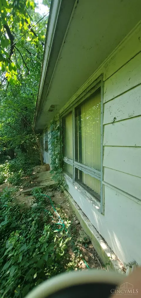 237 Four Mile Rd, Anderson Twp, OH 45230